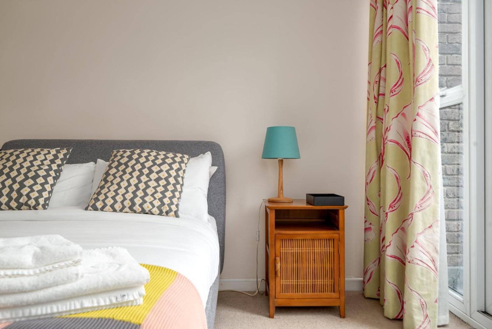 Guestready - Lovely Ground Floor Duplex With Patio In Southbank Apartment Londra Exterior foto